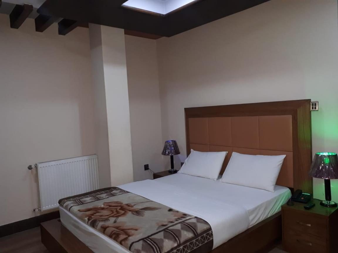 Midtown Hotel Rawalpindi Ngoại thất bức ảnh